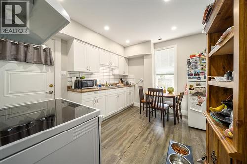 404 Russell Street, Sarnia, ON - Indoor Photo Showing Kitchen