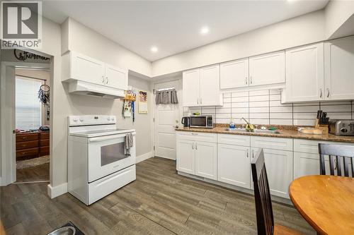 404 Russell Street, Sarnia, ON - Indoor Photo Showing Kitchen With Double Sink