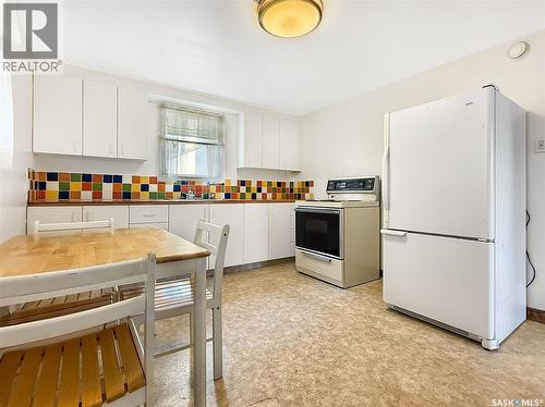 611 North Hill Drive, Swift Current, SK - Indoor Photo Showing Kitchen