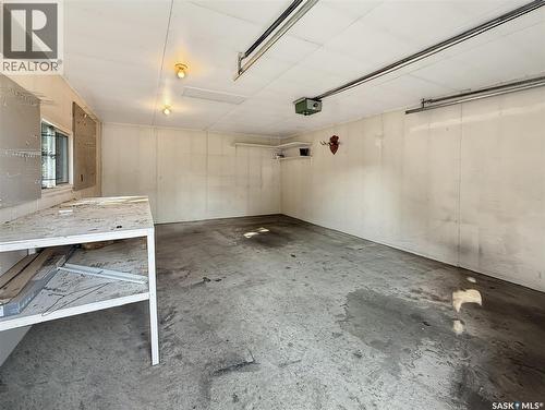 611 North Hill Drive, Swift Current, SK - Indoor Photo Showing Garage