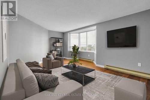 1404 - 500 Talbot Street, London East (East F), ON - Indoor Photo Showing Living Room
