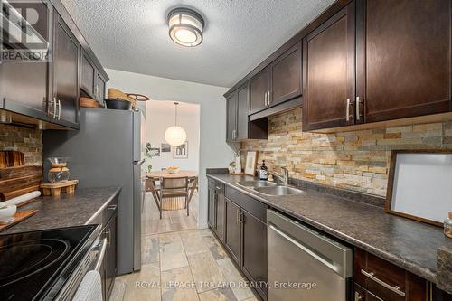 612 - 45 Pond Mills Road, London South (South J), ON - Indoor Photo Showing Kitchen With Double Sink