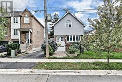 75 FAIRFIELD AVENUE  Toronto, ON M8W 1R6