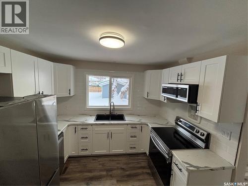 353 25Th Street W, Prince Albert, SK - Indoor Photo Showing Kitchen
