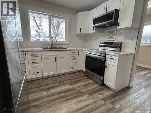 353 25Th Street W, Prince Albert, SK - Indoor Photo Showing Kitchen