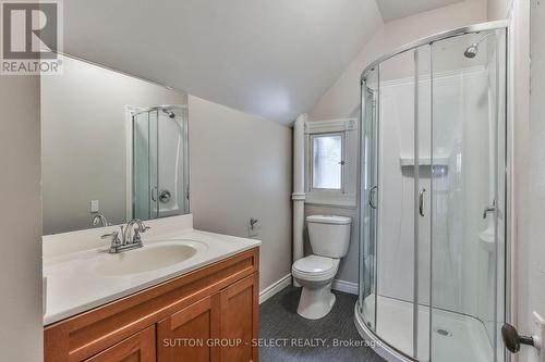 123 Mill Street, London East (East F), ON - Indoor Photo Showing Bathroom