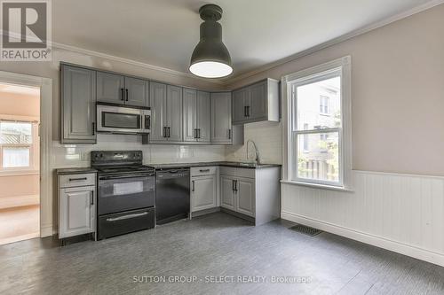 123 Mill Street, London East (East F), ON - Indoor Photo Showing Kitchen