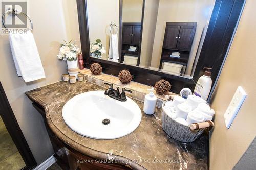 37 - 185 Denistoun Street, Welland (Broadway), ON - Indoor Photo Showing Bathroom