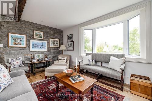 437 County  23 Road, Merrickville-Wolford, ON - Indoor Photo Showing Living Room
