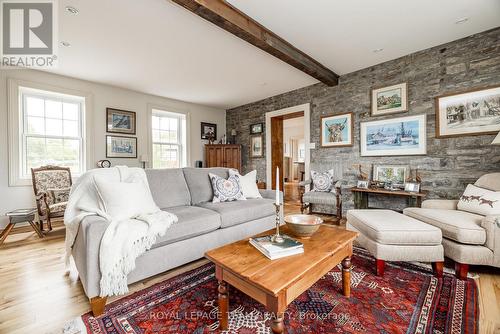 437 County  23 Road, Merrickville-Wolford, ON - Indoor Photo Showing Living Room