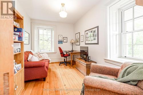 437 County  23 Road, Merrickville-Wolford, ON - Indoor Photo Showing Living Room