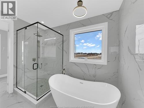 1944 Sannita, Ruthven, ON - Indoor Photo Showing Bathroom