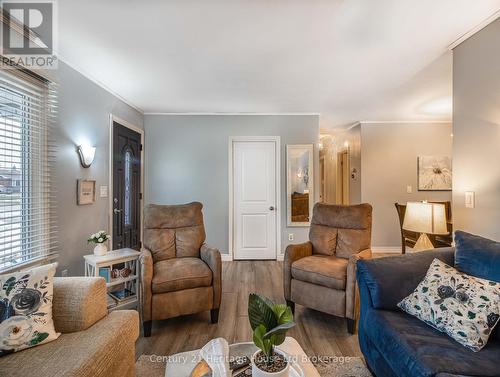 1064 Sovereign Road, Woodstock (Woodstock - North), ON - Indoor Photo Showing Living Room
