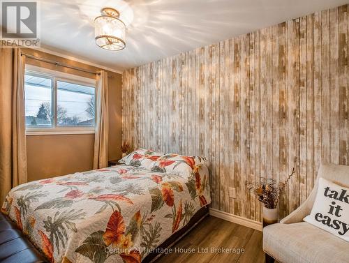 1064 Sovereign Road, Woodstock (Woodstock - North), ON - Indoor Photo Showing Bedroom