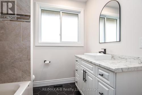 149 Norfolk Street, Stratford, ON - Indoor Photo Showing Bathroom