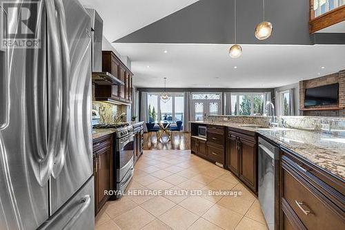 34 Hills Road, Kawartha Lakes (Bobcaygeon), ON - Indoor Photo Showing Kitchen With Upgraded Kitchen