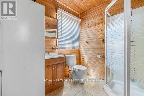 34 Hills Road, Kawartha Lakes (Bobcaygeon), ON - Indoor Photo Showing Bathroom