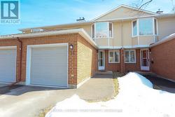 8 - 15 FORESTLANE PRIVATE  Ottawa, ON K1K 4J8