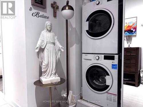 608 - 950 Portage Parkway, Vaughan, ON - Indoor Photo Showing Laundry Room