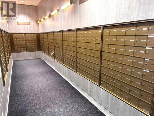 608 - 950 Portage Parkway, Vaughan, ON - Indoor Photo Showing Other Room