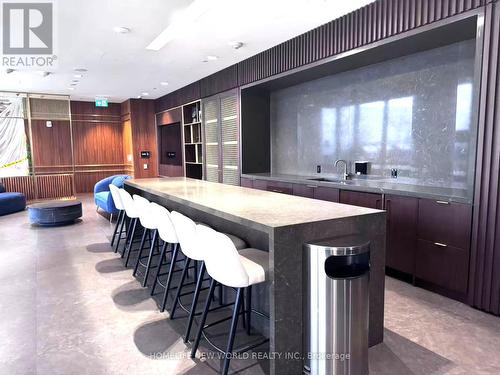 608 - 950 Portage Parkway, Vaughan, ON - Indoor