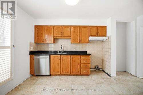 24 - 25 Gosford Boulevard, Toronto, ON - Indoor Photo Showing Kitchen With Double Sink