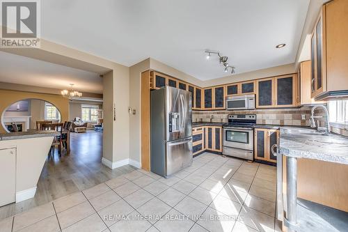 25 - 7 Southside Place, Hamilton, ON - Indoor Photo Showing Kitchen