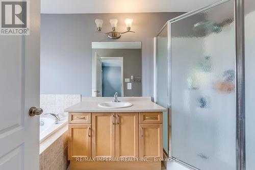 25 - 7 Southside Place, Hamilton, ON - Indoor Photo Showing Bathroom