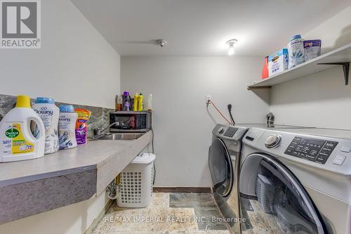 25 - 7 Southside Place, Hamilton, ON - Indoor Photo Showing Laundry Room