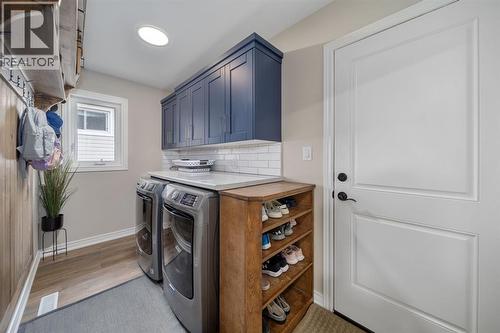4482 Derby Street, Petrolia, ON - Indoor Photo Showing Laundry Room
