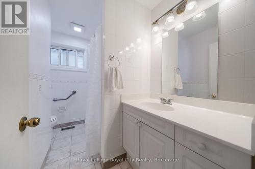 43 Patience Crescent, London South (South X), ON - Indoor Photo Showing Bathroom