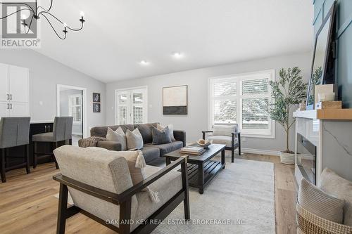 2 - 4067 Colonel Talbot Road, London South (South V), ON - Indoor Photo Showing Living Room