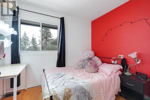 1807 Meadowbrook Road, Ottawa, ON - Indoor Photo Showing Bedroom