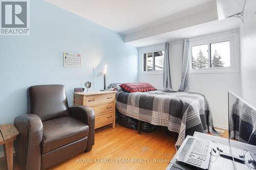 1807 Meadowbrook Road, Ottawa, ON - Indoor Photo Showing Bedroom