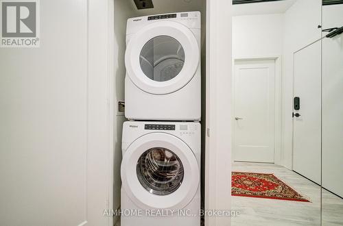 1723 - 70 Princess Street, Toronto, ON - Indoor Photo Showing Laundry Room