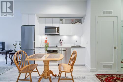 1723 - 70 Princess Street, Toronto, ON - Indoor