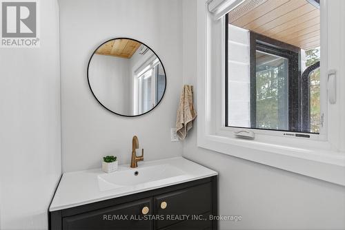 194 Snug Harbour Road, Kawartha Lakes (Fenelon), ON - Indoor Photo Showing Bathroom