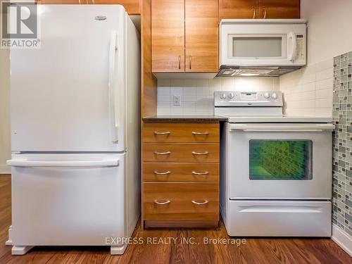 2806 - 125 Village Green Square, Toronto, ON - Indoor Photo Showing Kitchen