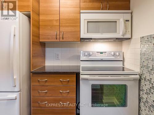 2806 - 125 Village Green Square, Toronto, ON - Indoor Photo Showing Kitchen