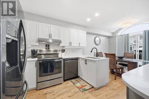 504 Allegro Way, Ottawa, ON - Indoor Photo Showing Kitchen With Double Sink