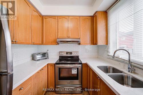 12 Eaglefield Gate, Brampton, ON - Indoor Photo Showing Kitchen With Double Sink
