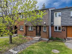 11 - 1342 CEDARCROFT CRESCENT  Ottawa, ON K1B 5C8