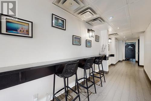 2184 Bloor Street W, Toronto, ON 