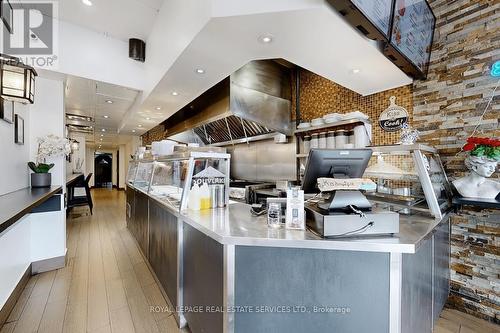 2184 Bloor Street W, Toronto, ON 