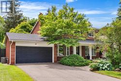 68 MONTRESSOR DRIVE  Toronto, ON M2P 1Z4