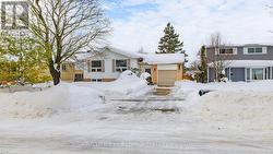 14 LONSDALE PLACE  Barrie, ON L4M 4J1