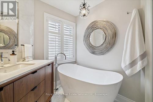 Primary Bedroom Ensuite Soaker Tub - 3 - 120 Bronte Road, Oakville (Br Bronte), ON - Indoor Photo Showing Bathroom