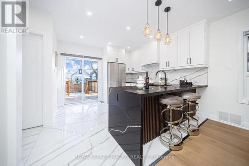 38 Glendale Avenue N, Hamilton, ON - Indoor Photo Showing Kitchen With Upgraded Kitchen