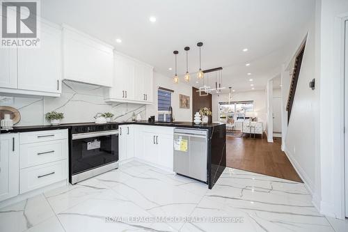 38 Glendale Avenue N, Hamilton, ON - Indoor Photo Showing Kitchen With Upgraded Kitchen