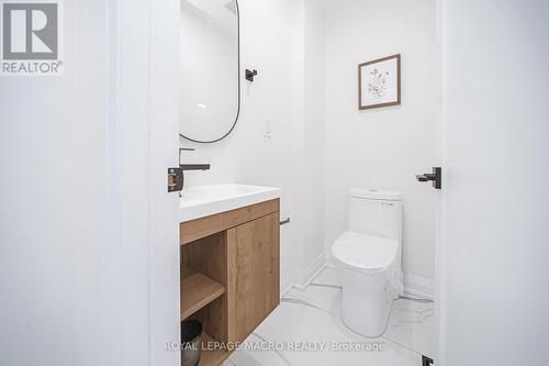 38 Glendale Avenue N, Hamilton, ON - Indoor Photo Showing Bathroom
